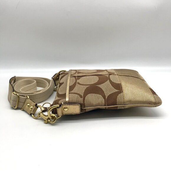 Coach Brown Signature Canvas Swingpack Crossbody 40758 - Picture 4 of 11